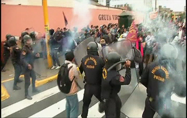 Kilos protesta ng mga estudyante sa Peru(REUTERS)